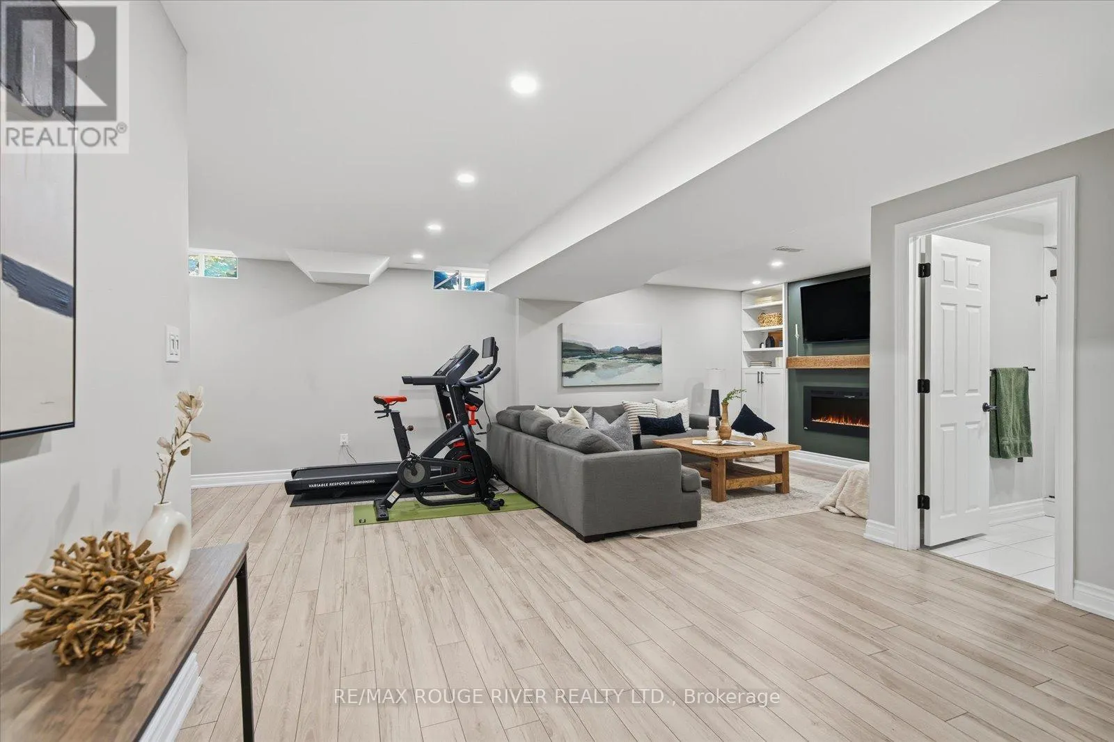 245 BLACKWELL CRESCENT