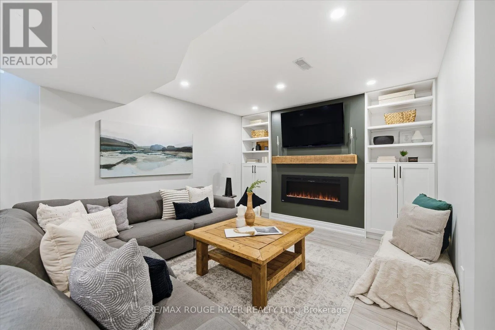 245 BLACKWELL CRESCENT