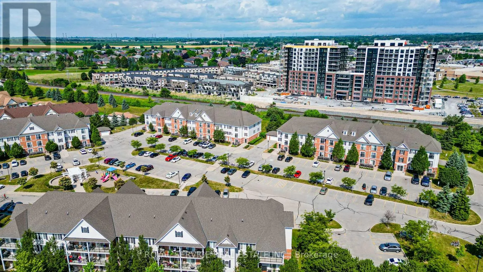 207 - 90 ASPEN SPRINGS DRIVE, #207