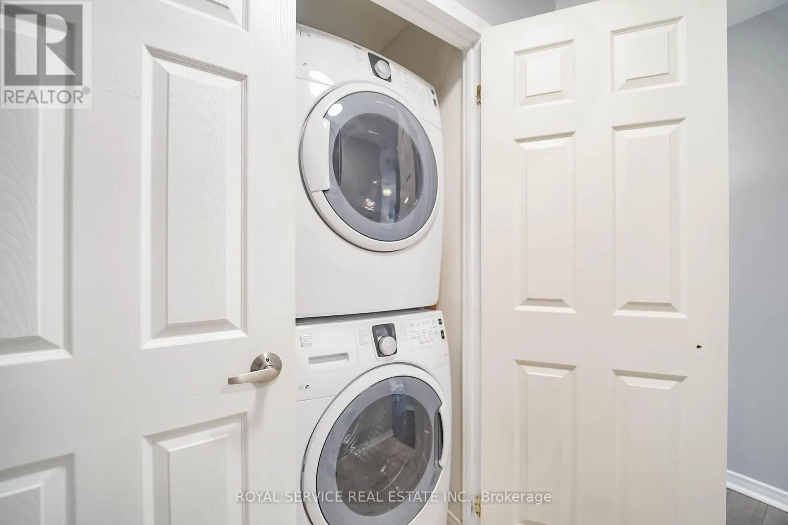 207 - 90 ASPEN SPRINGS DRIVE, #207