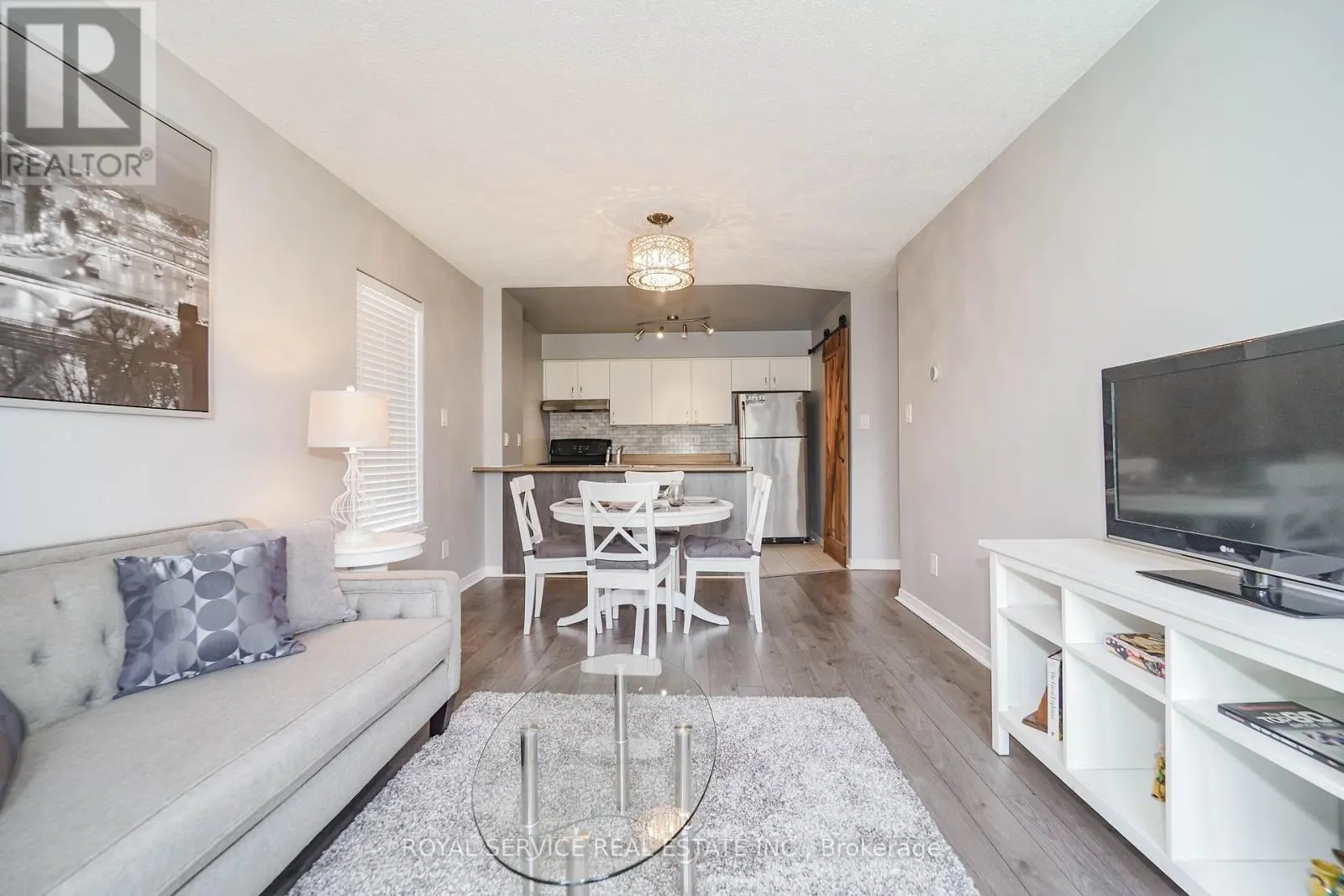 207 - 90 ASPEN SPRINGS DRIVE, #207