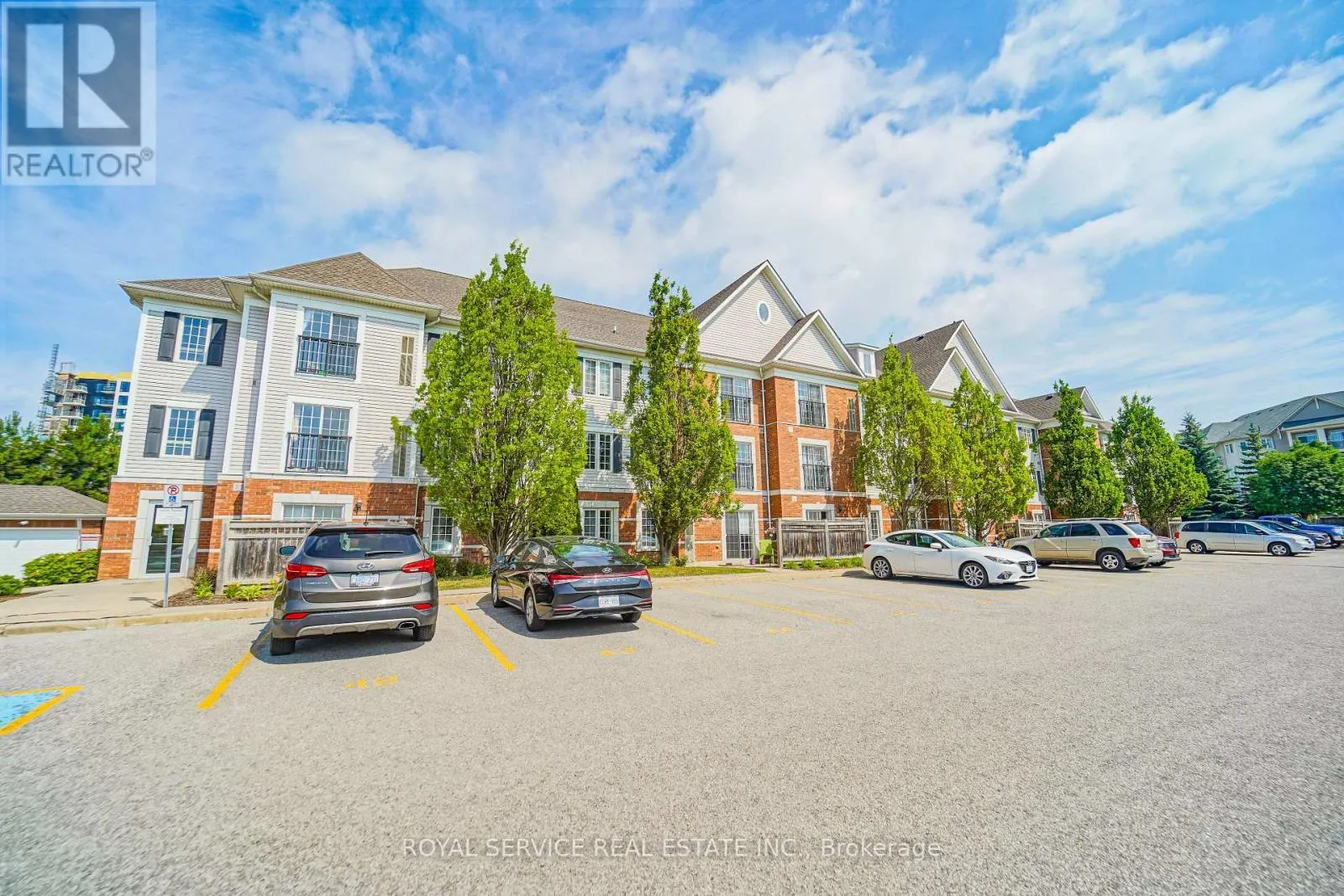 207 - 90 ASPEN SPRINGS DRIVE, #207