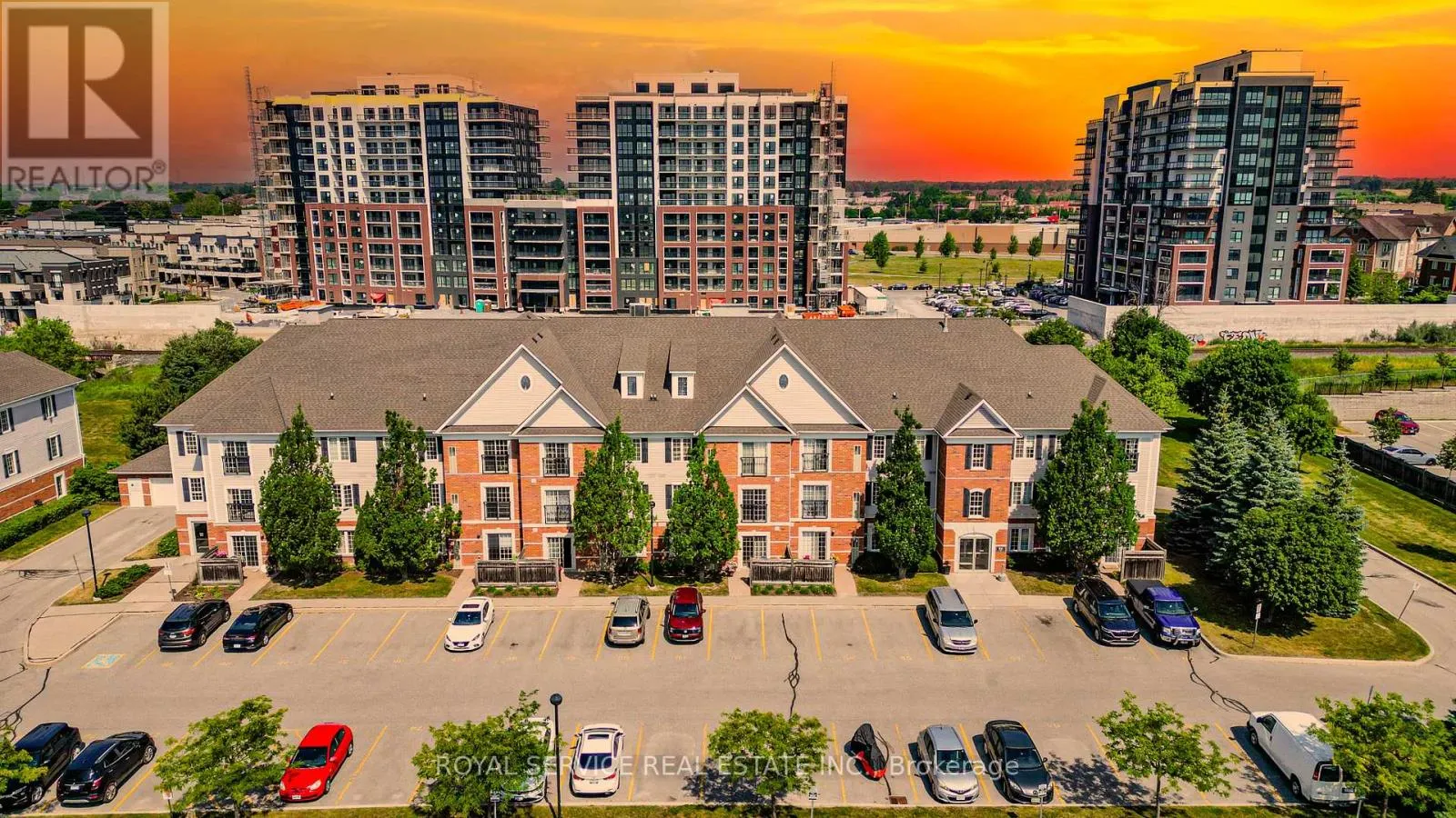 207 - 90 ASPEN SPRINGS DRIVE, #207