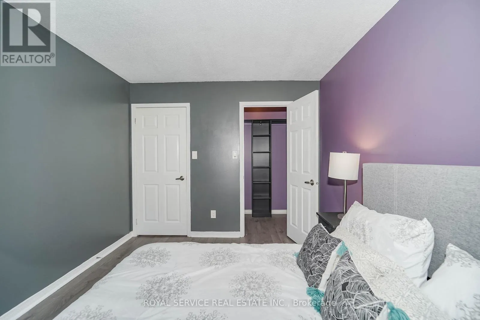 207 - 90 ASPEN SPRINGS DRIVE, #207