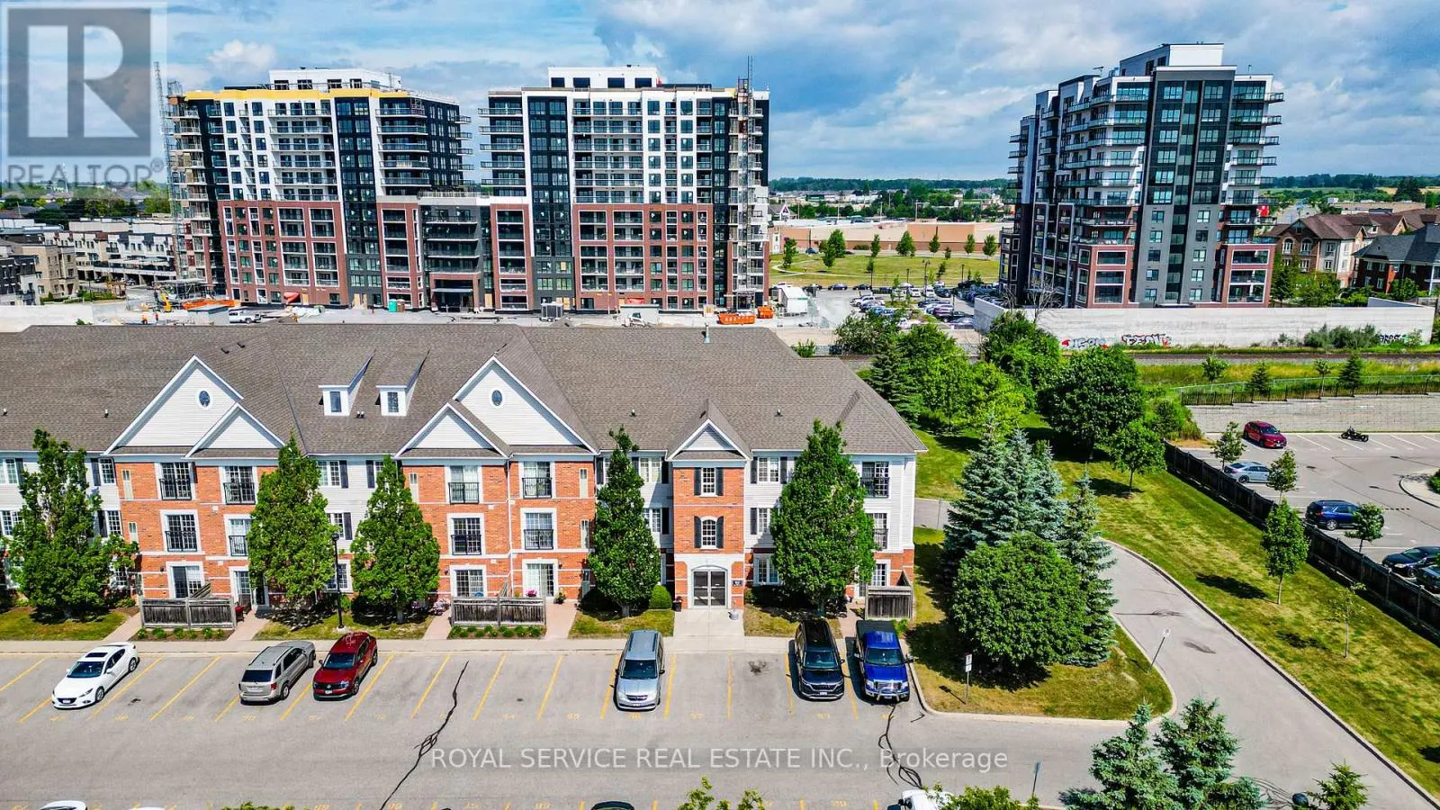 207 - 90 ASPEN SPRINGS DRIVE, #207