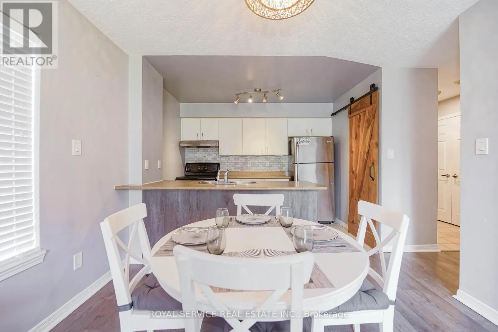 207 - 90 ASPEN SPRINGS DRIVE, #207