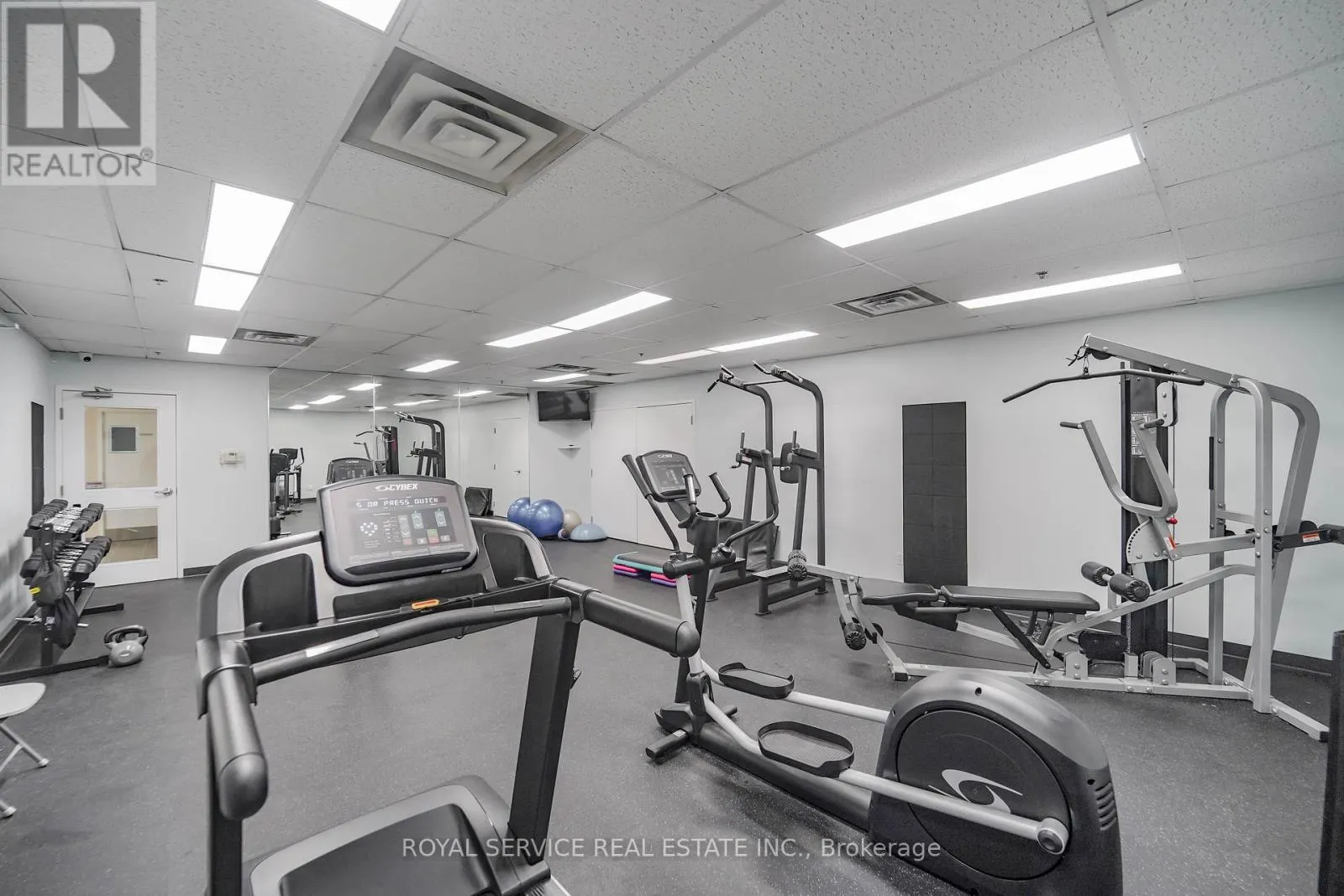 207 - 90 ASPEN SPRINGS DRIVE, #207