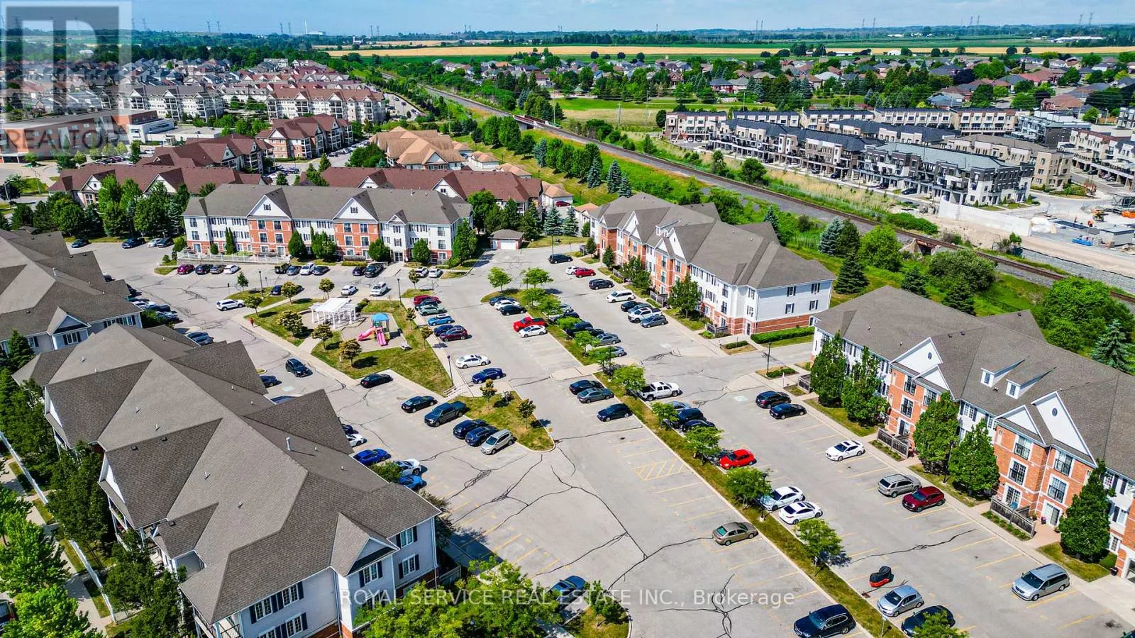 207 - 90 ASPEN SPRINGS DRIVE, #207