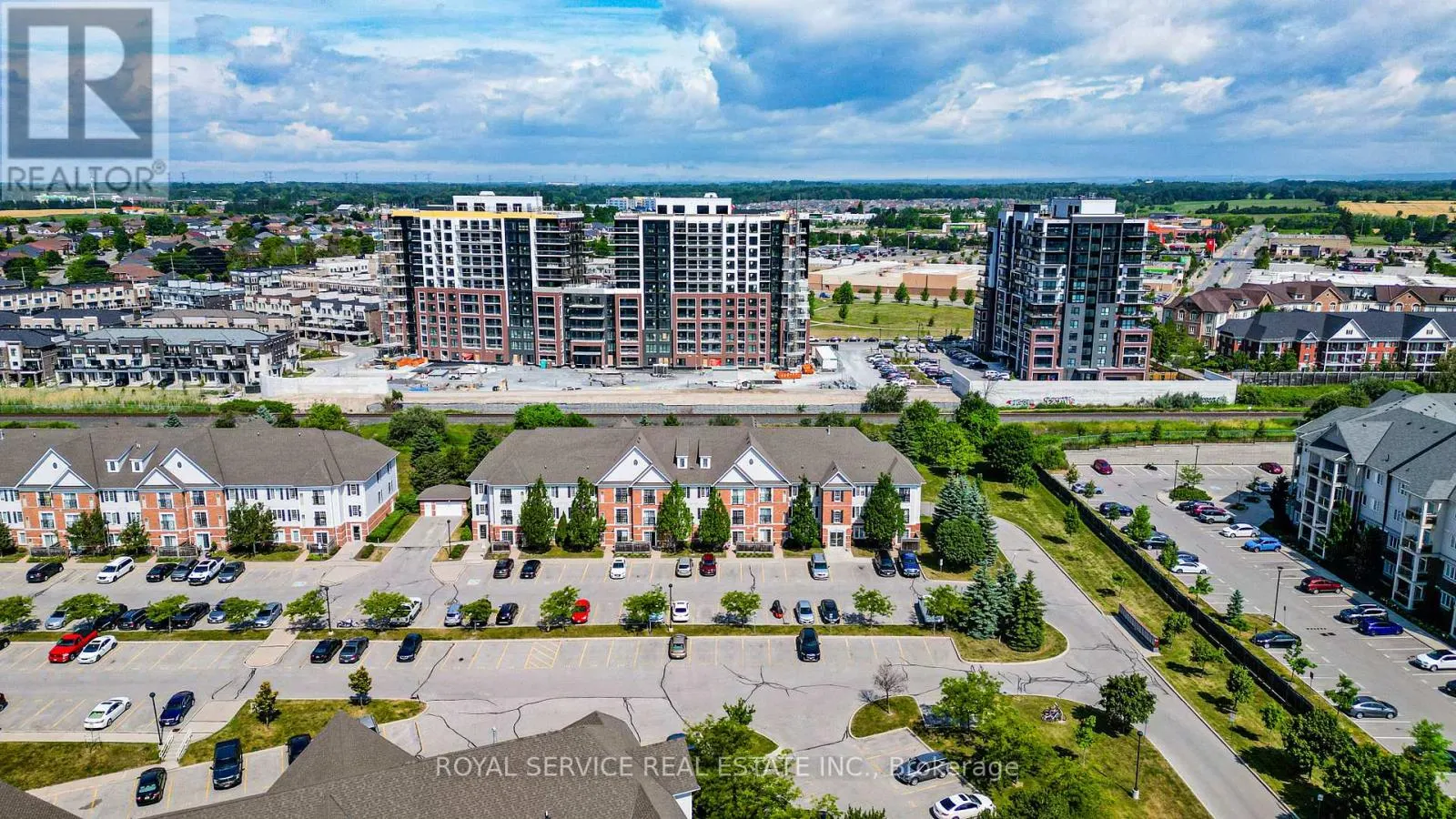 207 - 90 ASPEN SPRINGS DRIVE, #207