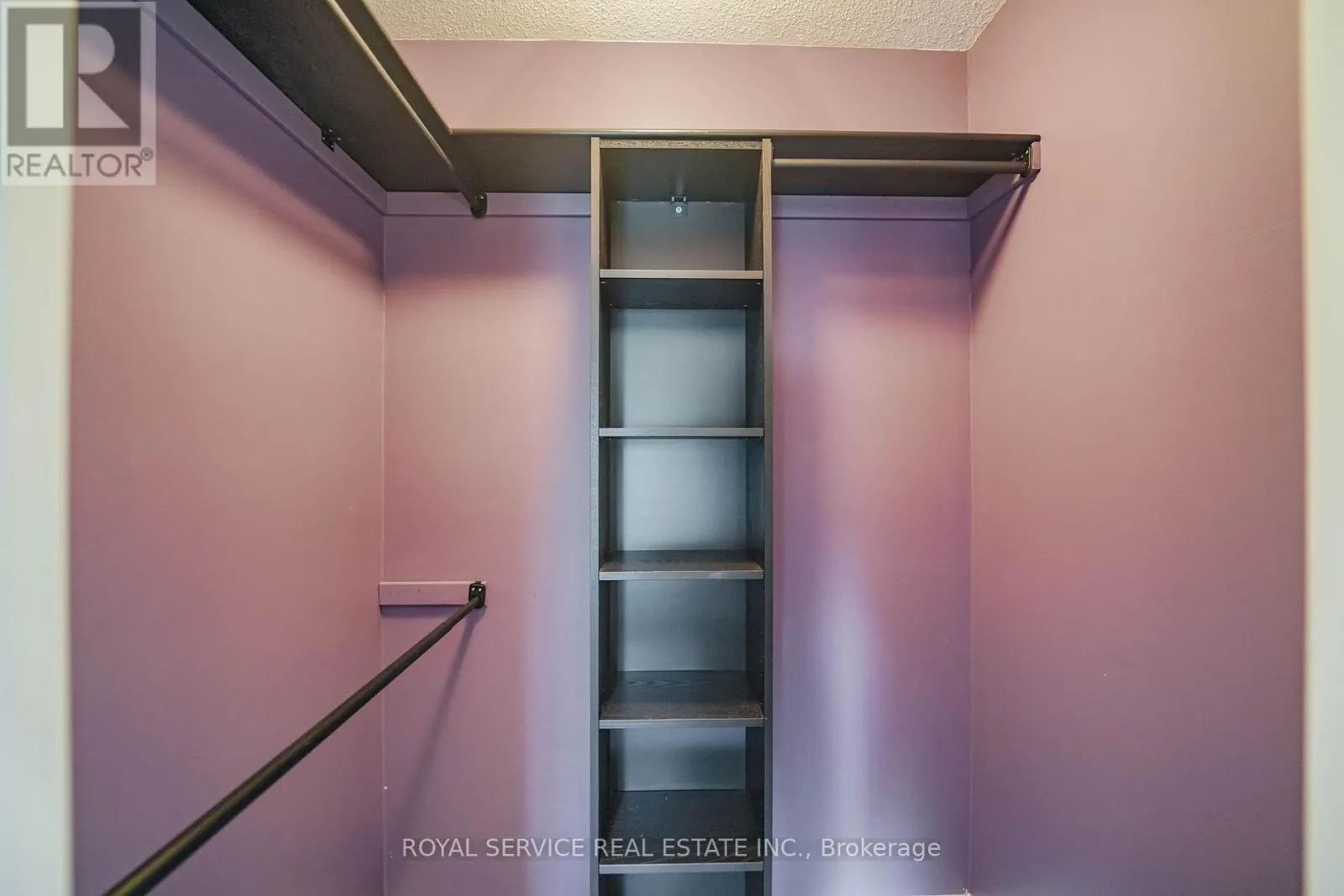 207 - 90 ASPEN SPRINGS DRIVE, #207