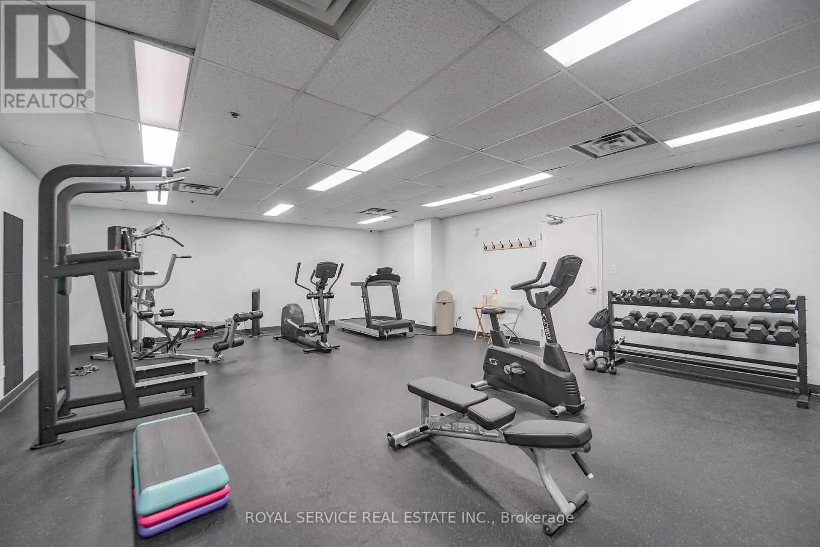 207 - 90 ASPEN SPRINGS DRIVE, #207