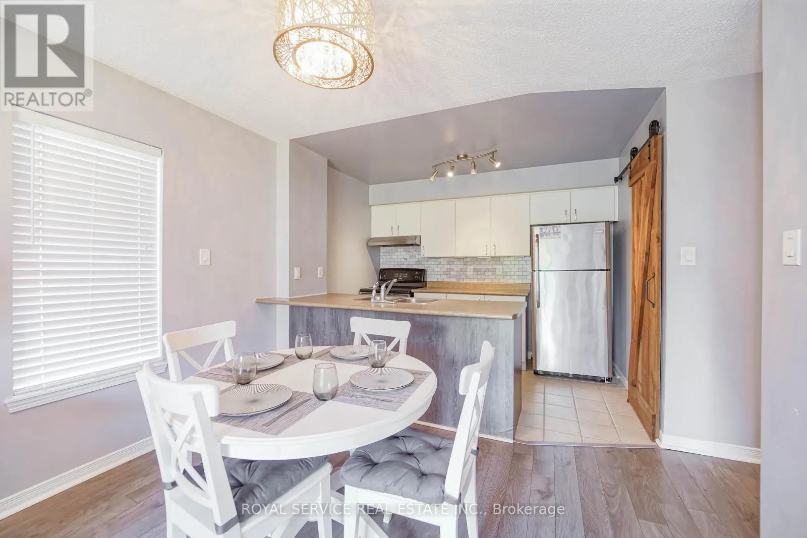 207 - 90 ASPEN SPRINGS DRIVE, #207