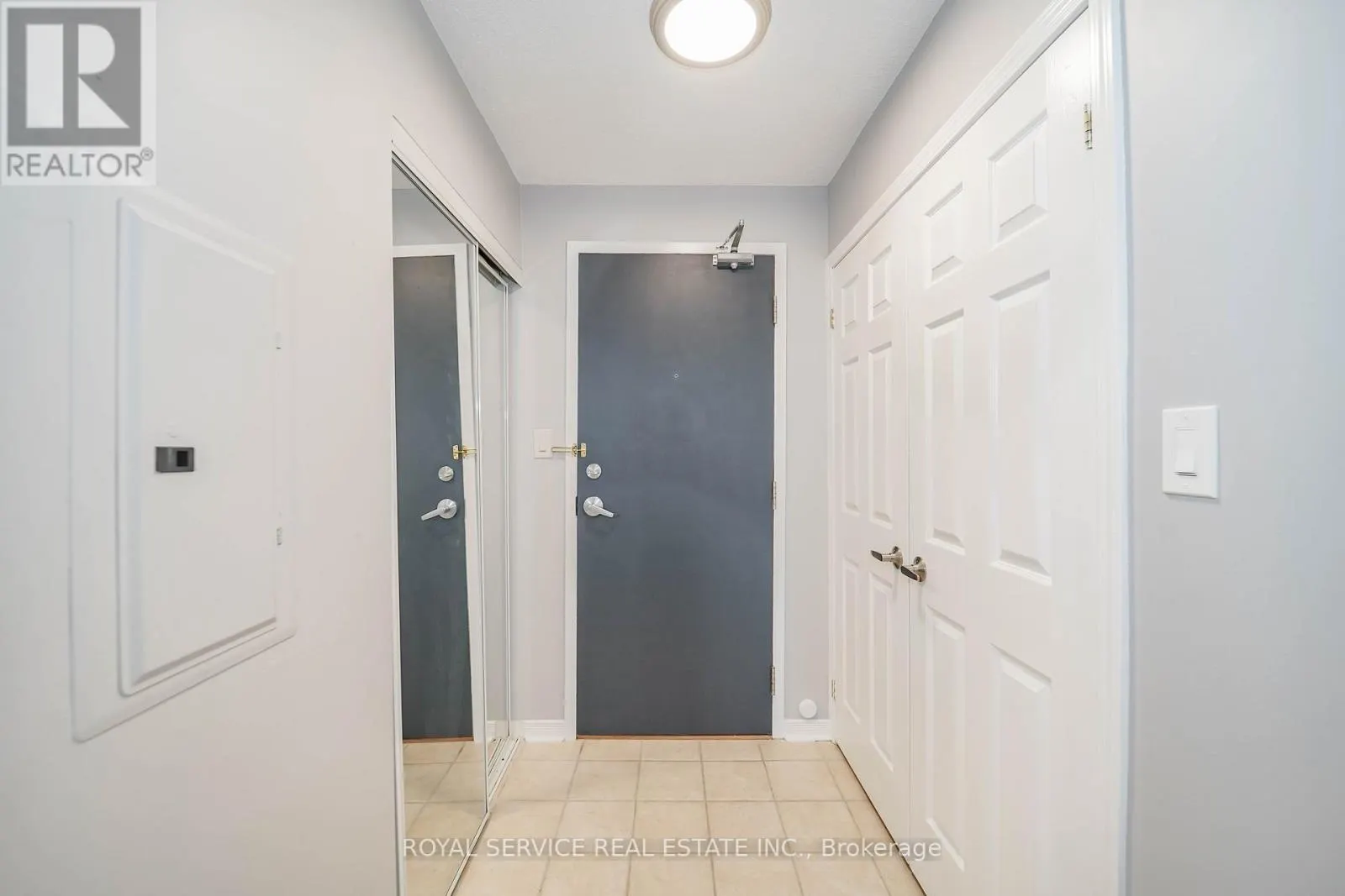 207 - 90 ASPEN SPRINGS DRIVE, #207