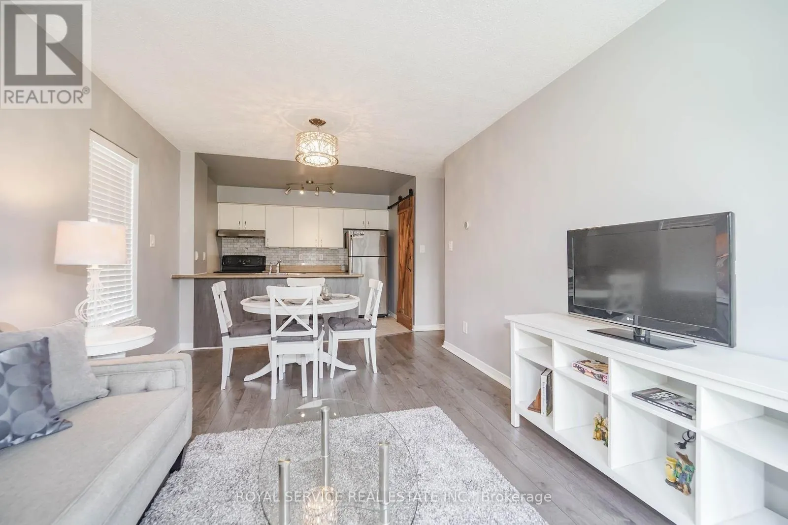 207 - 90 ASPEN SPRINGS DRIVE, #207