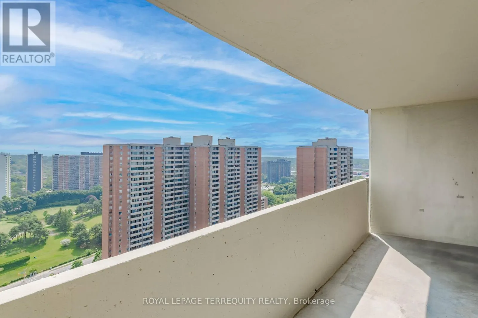 2807 - 5 MASSEY SQUARE