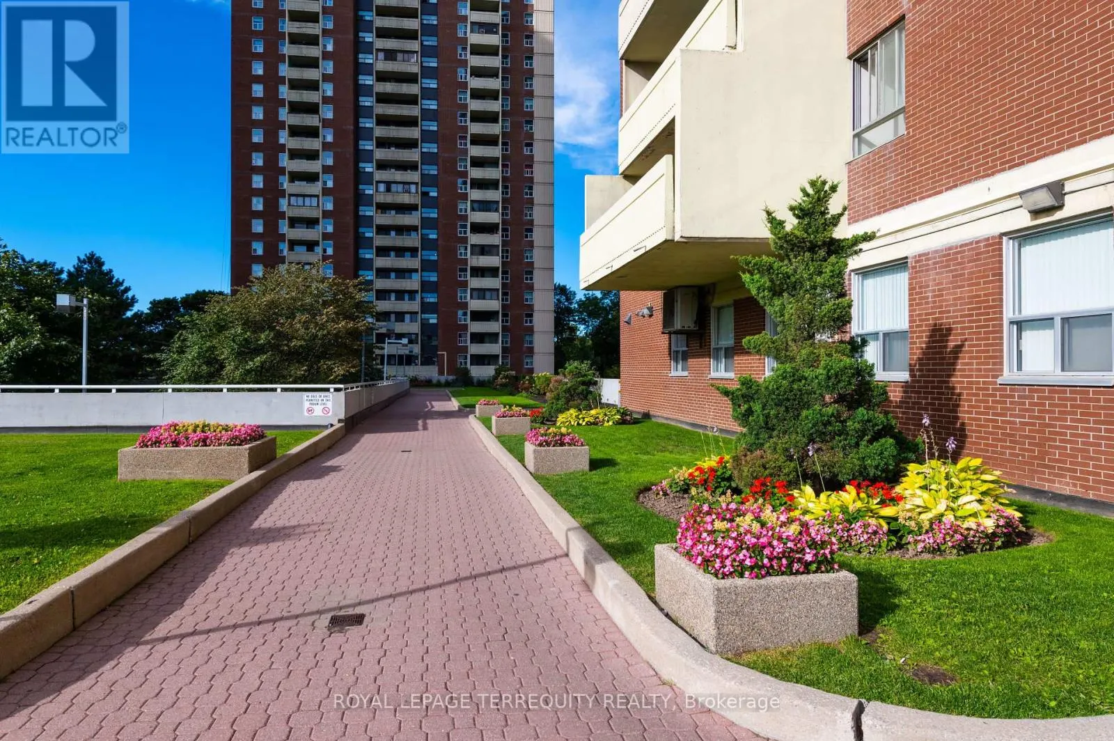 2807 - 5 MASSEY SQUARE