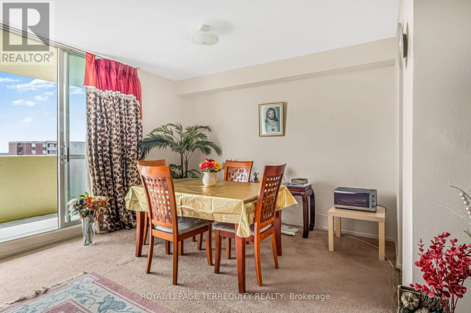 2807 - 5 MASSEY SQUARE