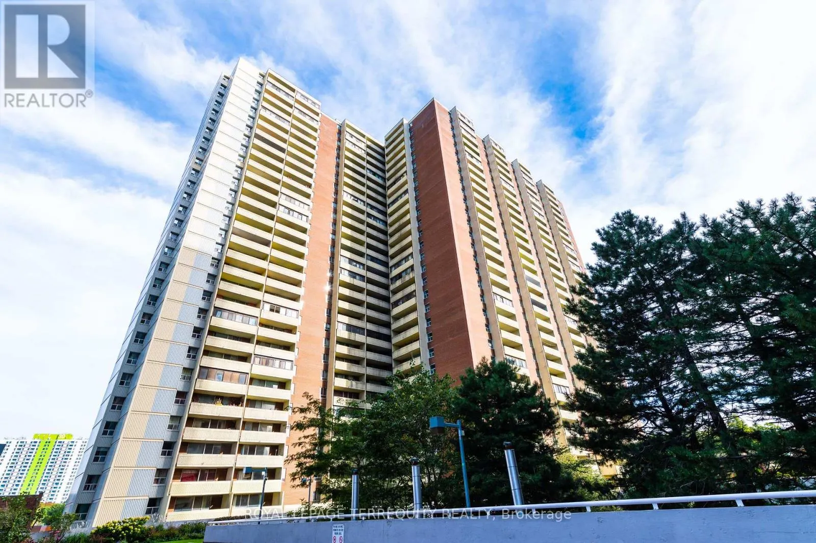 2807 - 5 MASSEY SQUARE