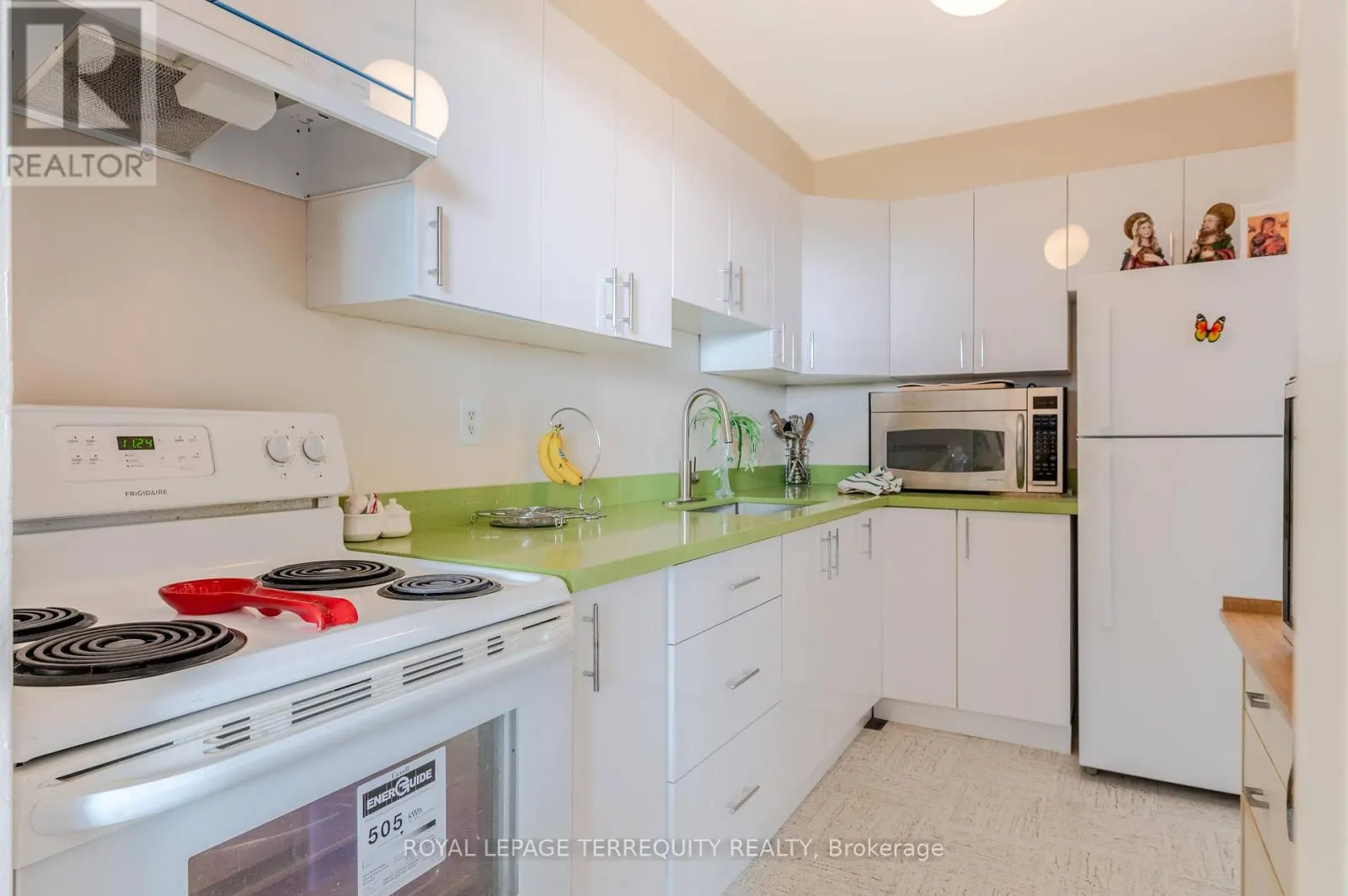 2807 - 5 MASSEY SQUARE