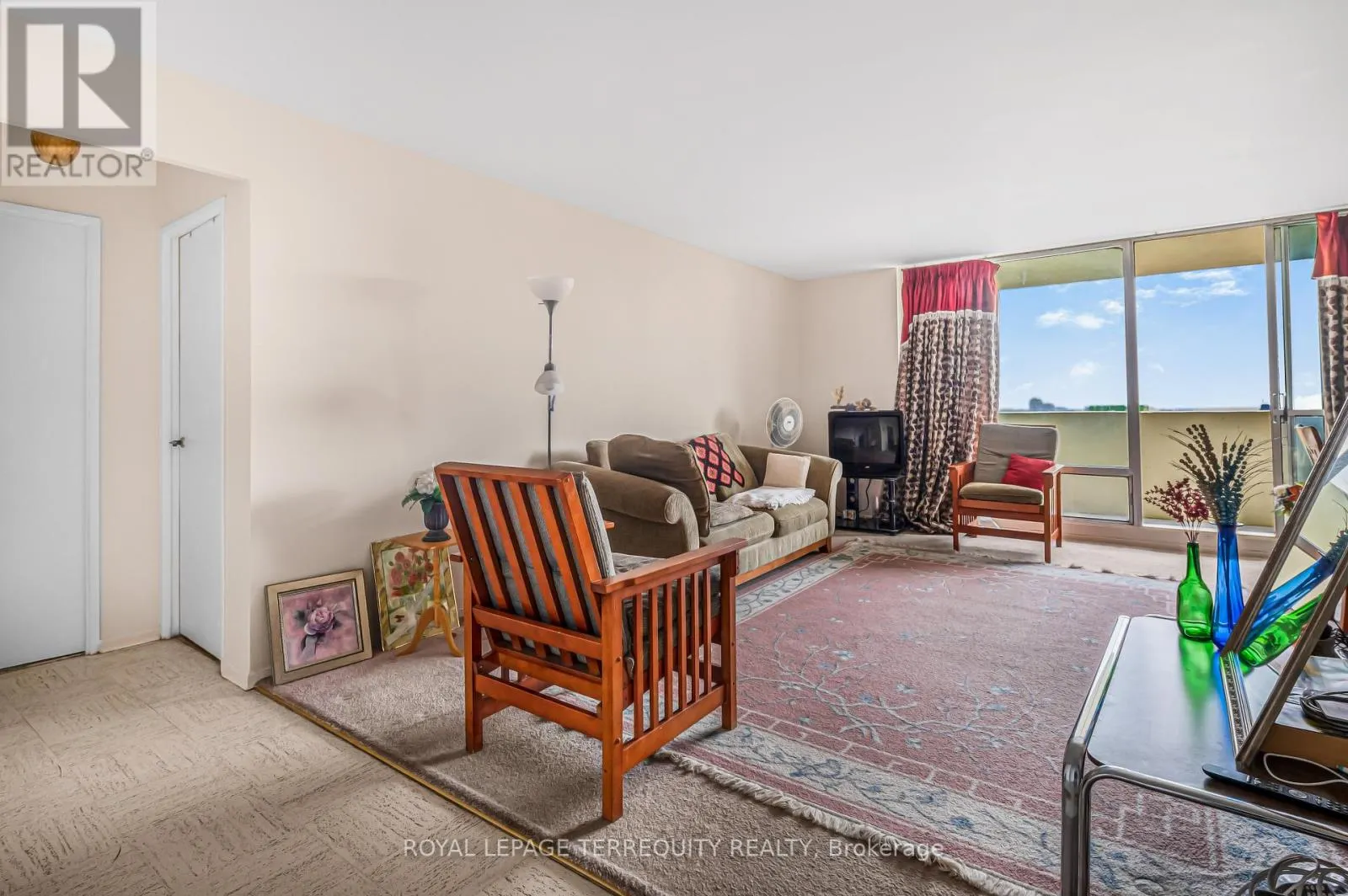 2807 - 5 MASSEY SQUARE