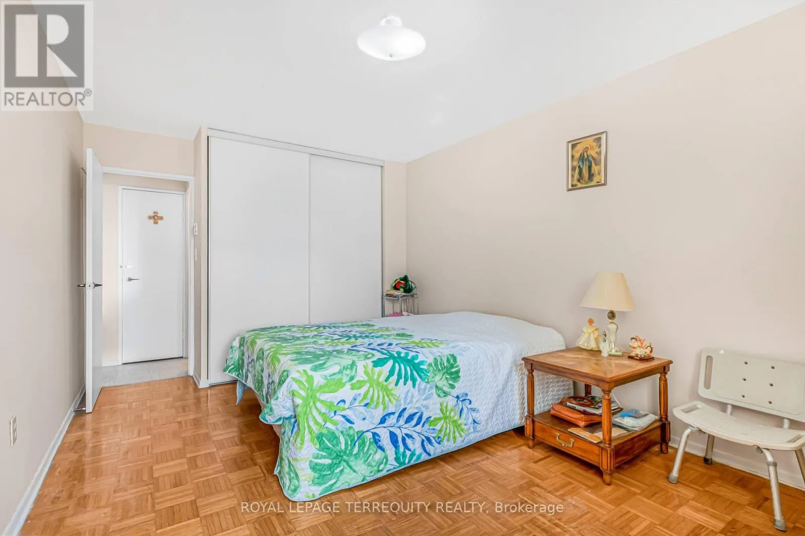 2807 - 5 MASSEY SQUARE