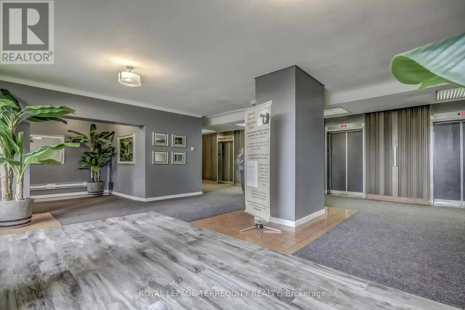 2807 - 5 MASSEY SQUARE