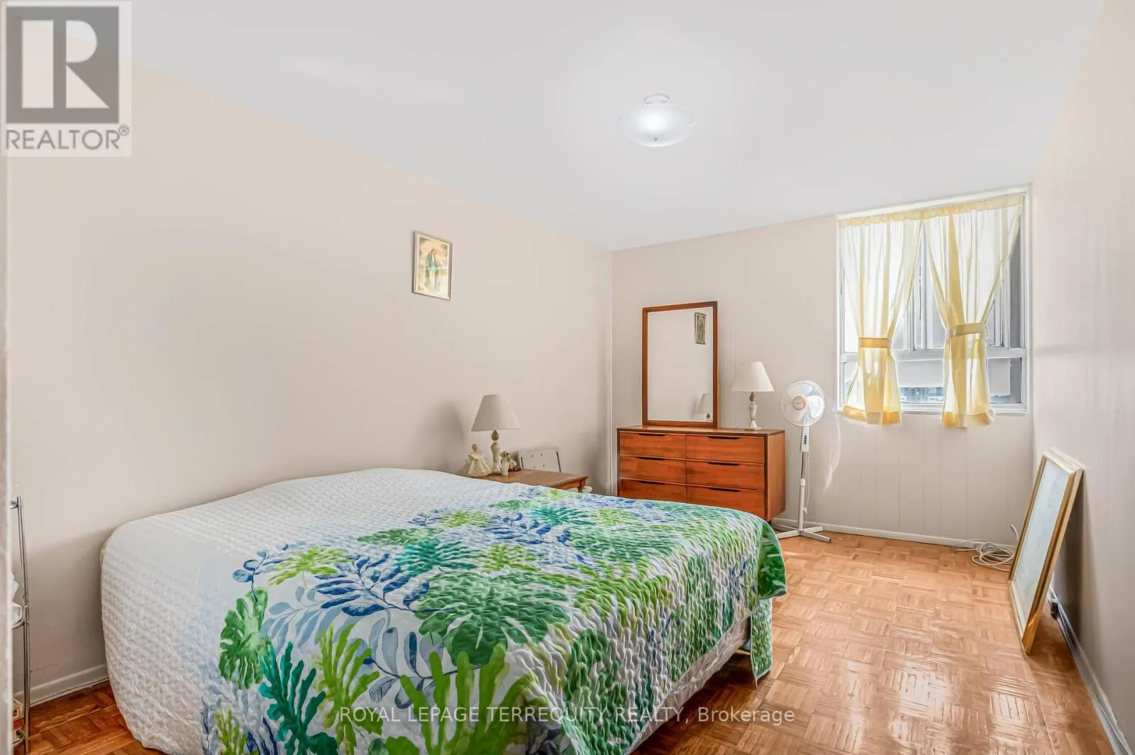 2807 - 5 MASSEY SQUARE