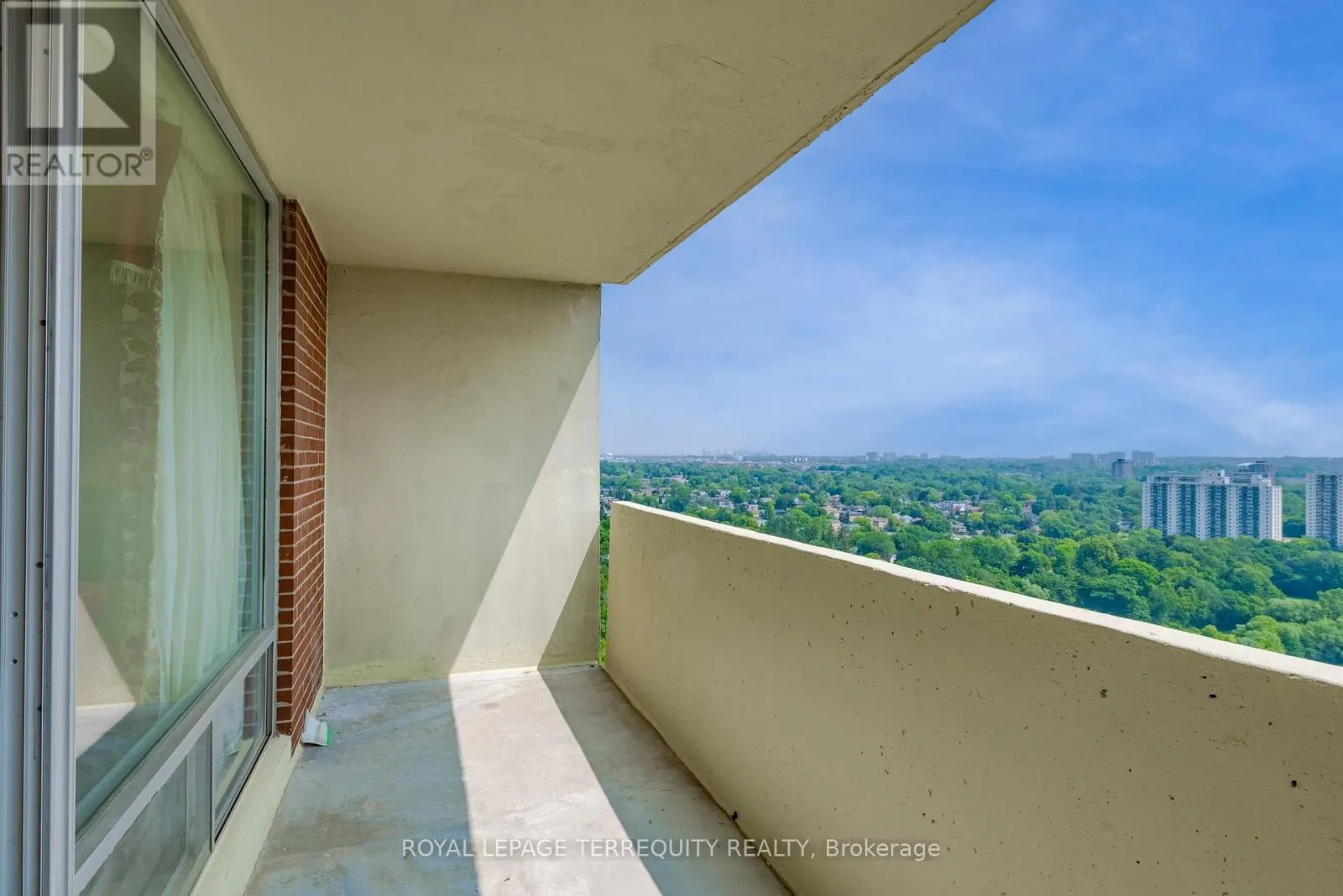 2807 - 5 MASSEY SQUARE