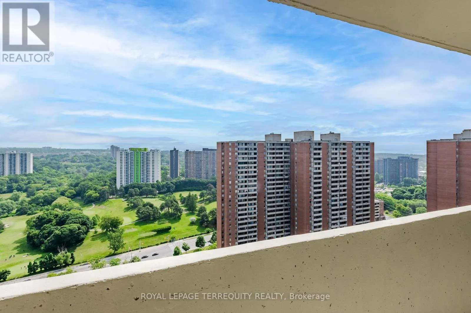 2807 - 5 MASSEY SQUARE