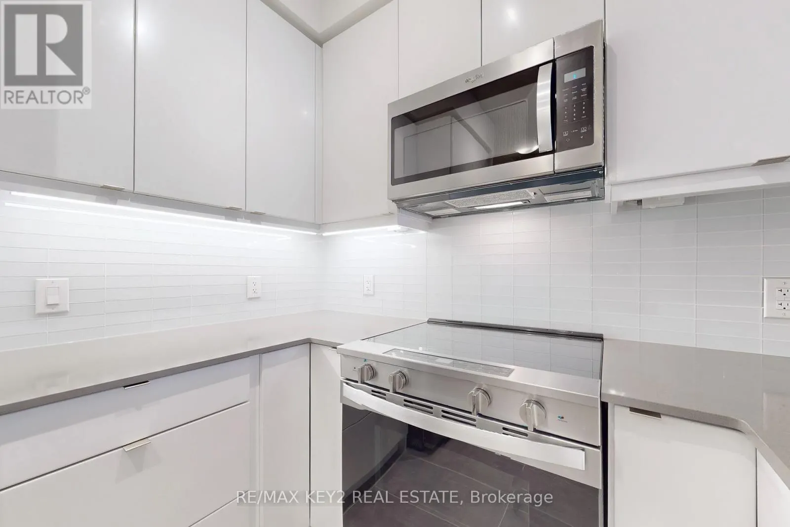 427 - 3270 SHEPPARD AVENUE E