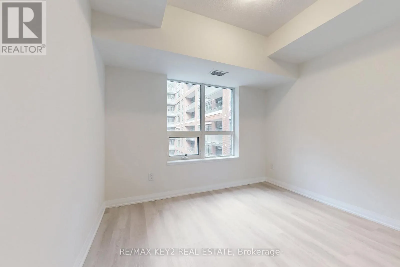 427 - 3270 SHEPPARD AVENUE E