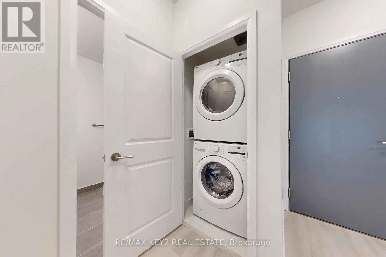 427 - 3270 SHEPPARD AVENUE E