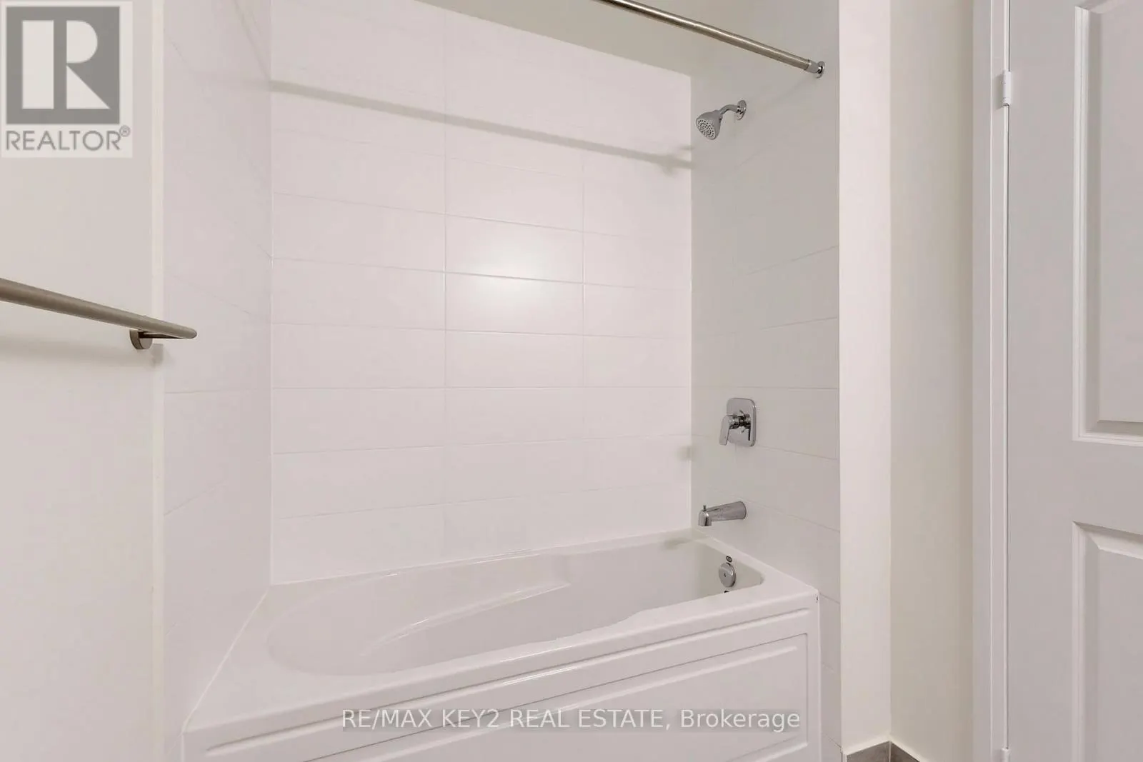 427 - 3270 SHEPPARD AVENUE E