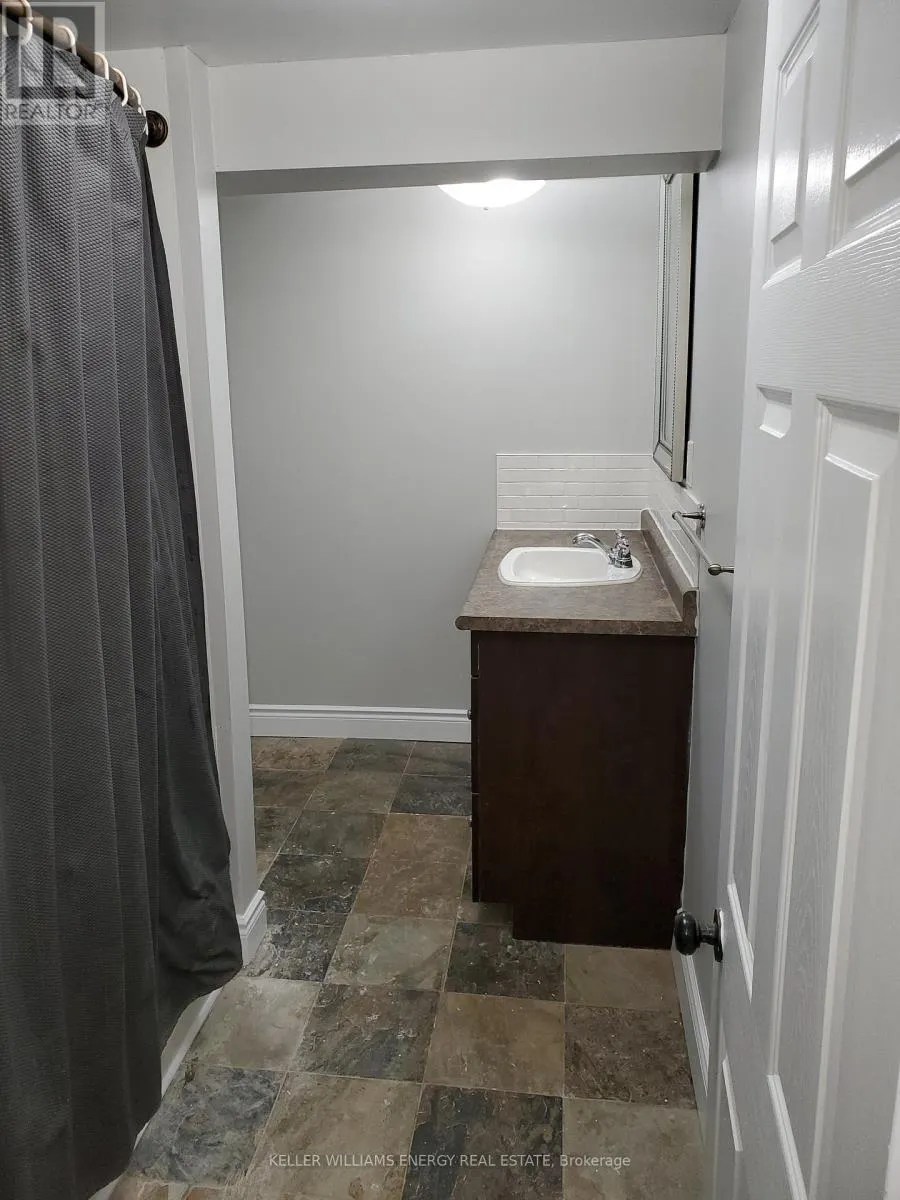 LOWER - 1137 NORMAN CRESCENT, #Lower