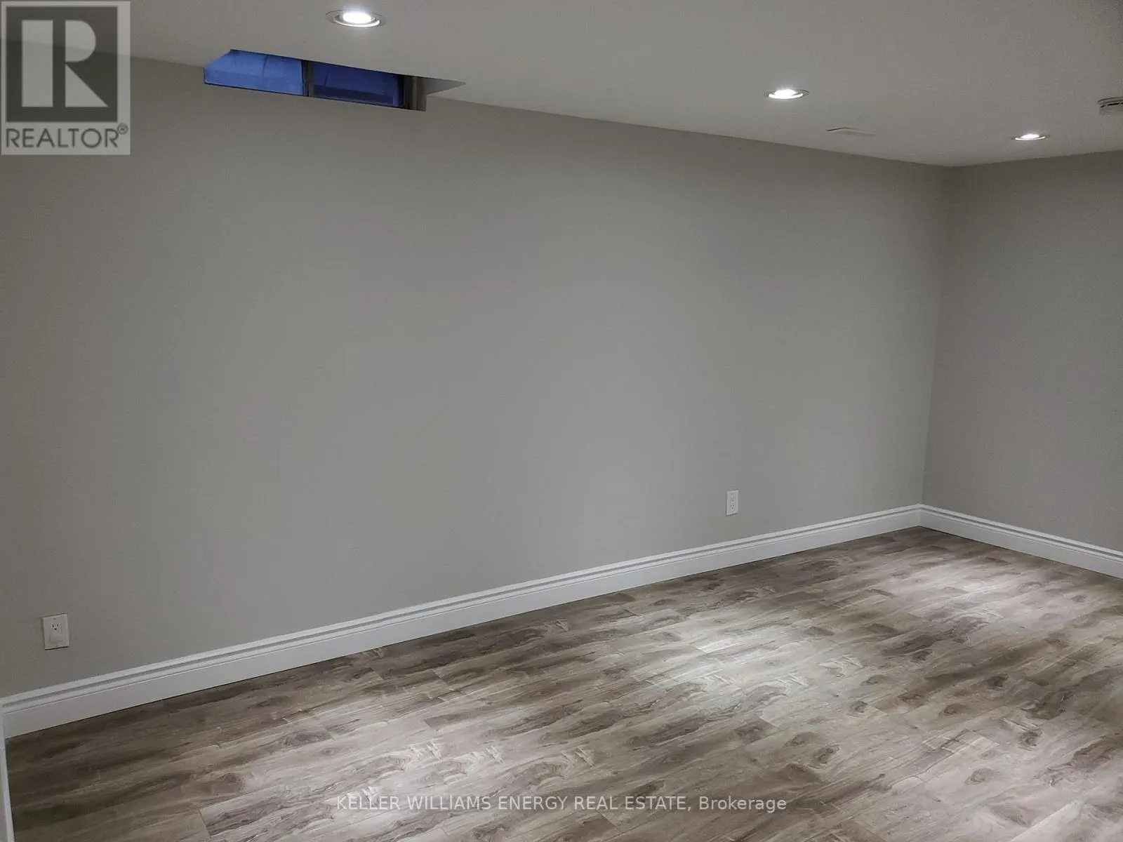 LOWER - 1137 NORMAN CRESCENT, #Lower