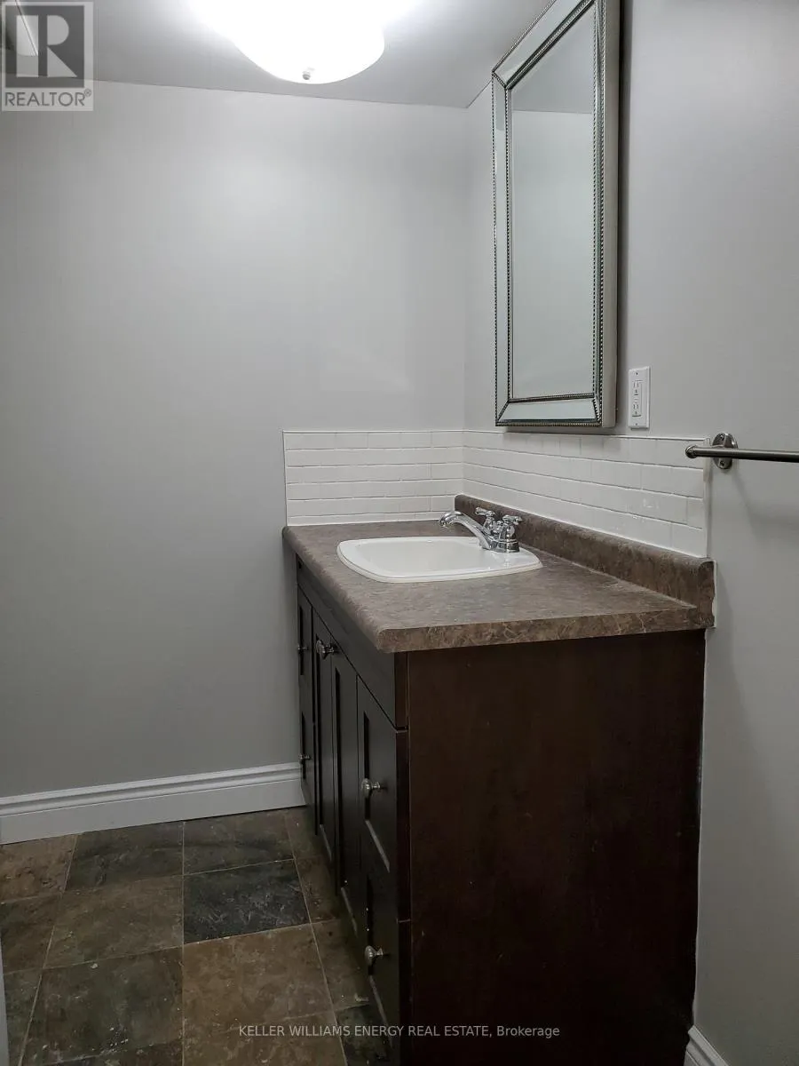 LOWER - 1137 NORMAN CRESCENT, #Lower