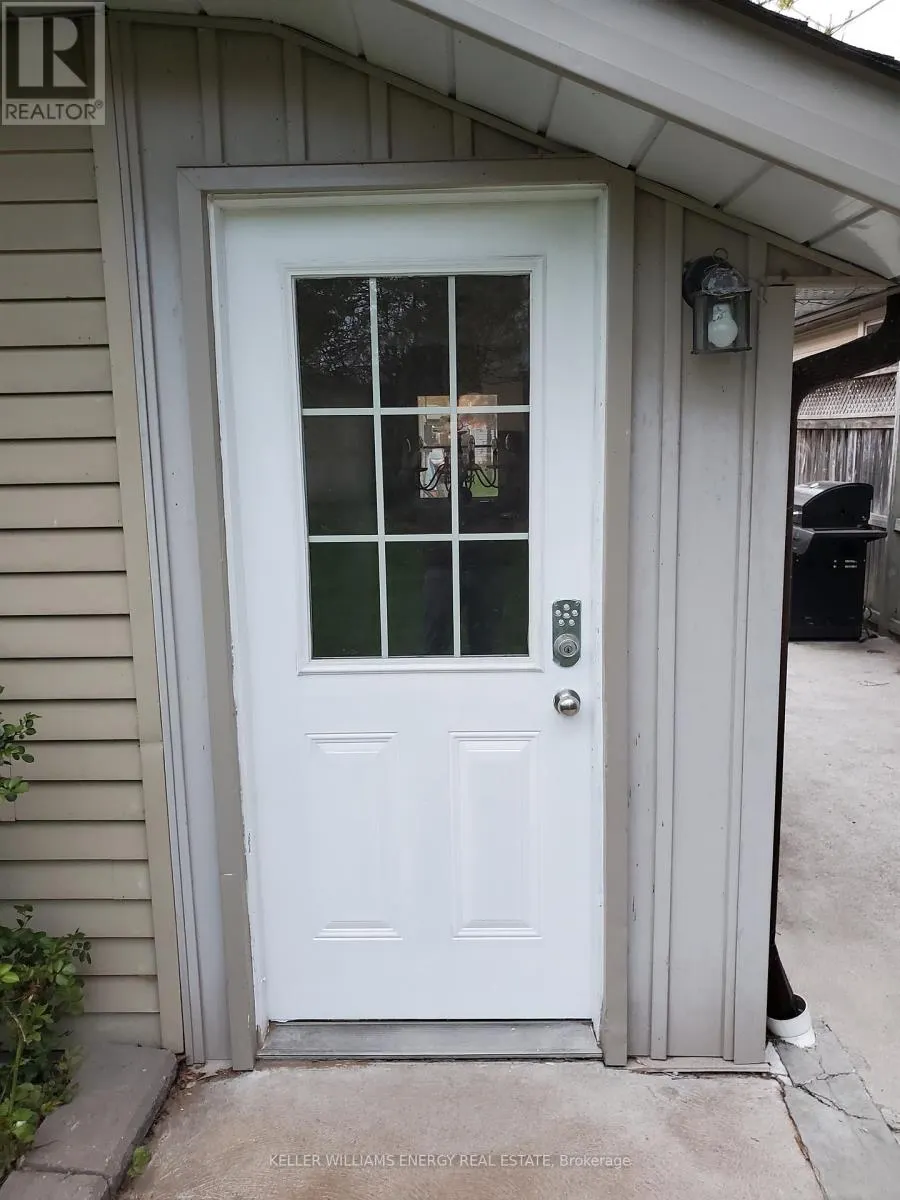 LOWER - 1137 NORMAN CRESCENT, #Lower