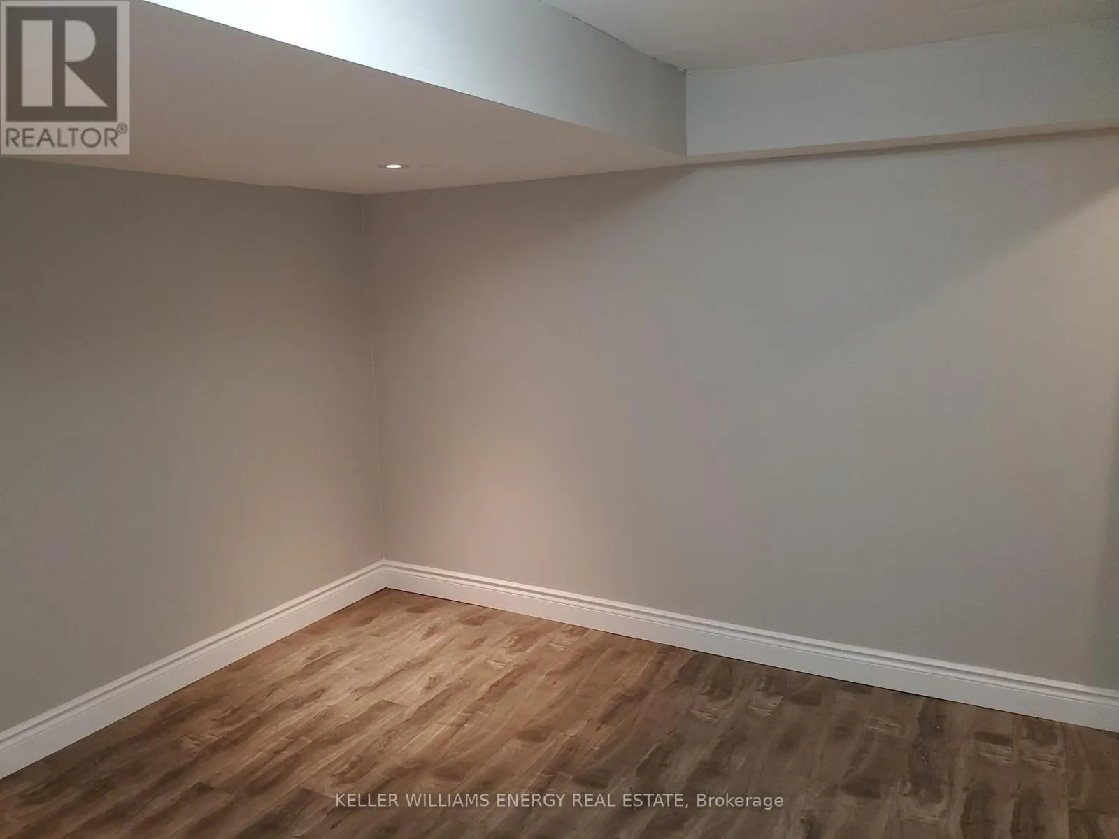 LOWER - 1137 NORMAN CRESCENT, #Lower