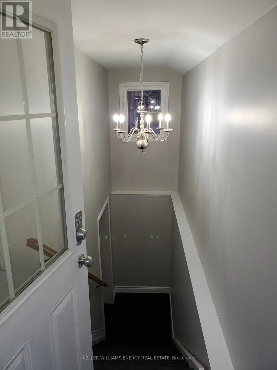 LOWER - 1137 NORMAN CRESCENT, #Lower