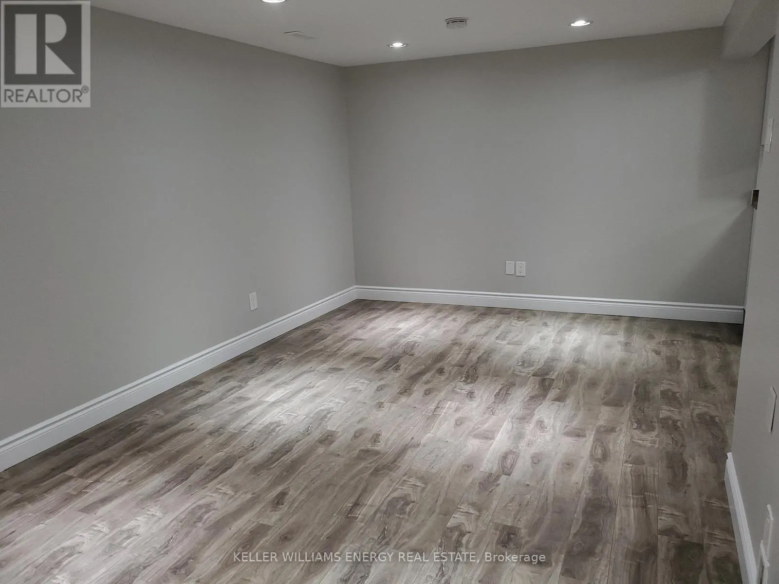 LOWER - 1137 NORMAN CRESCENT, #Lower