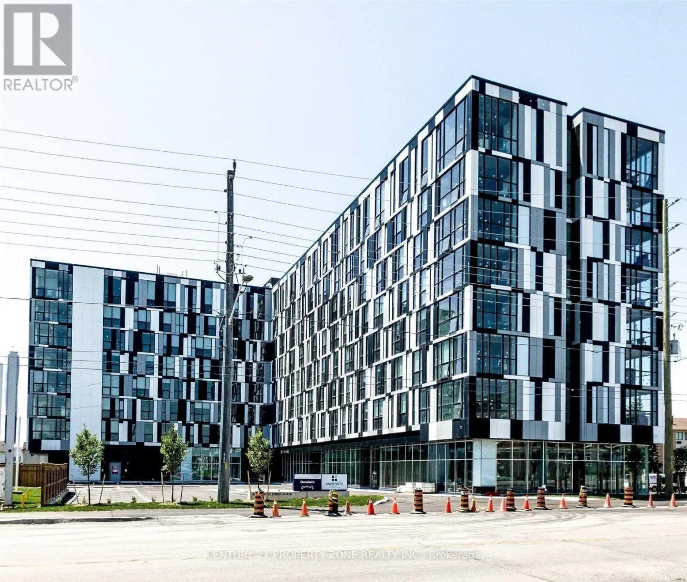 639 - 1900 SIMCOE STREET N