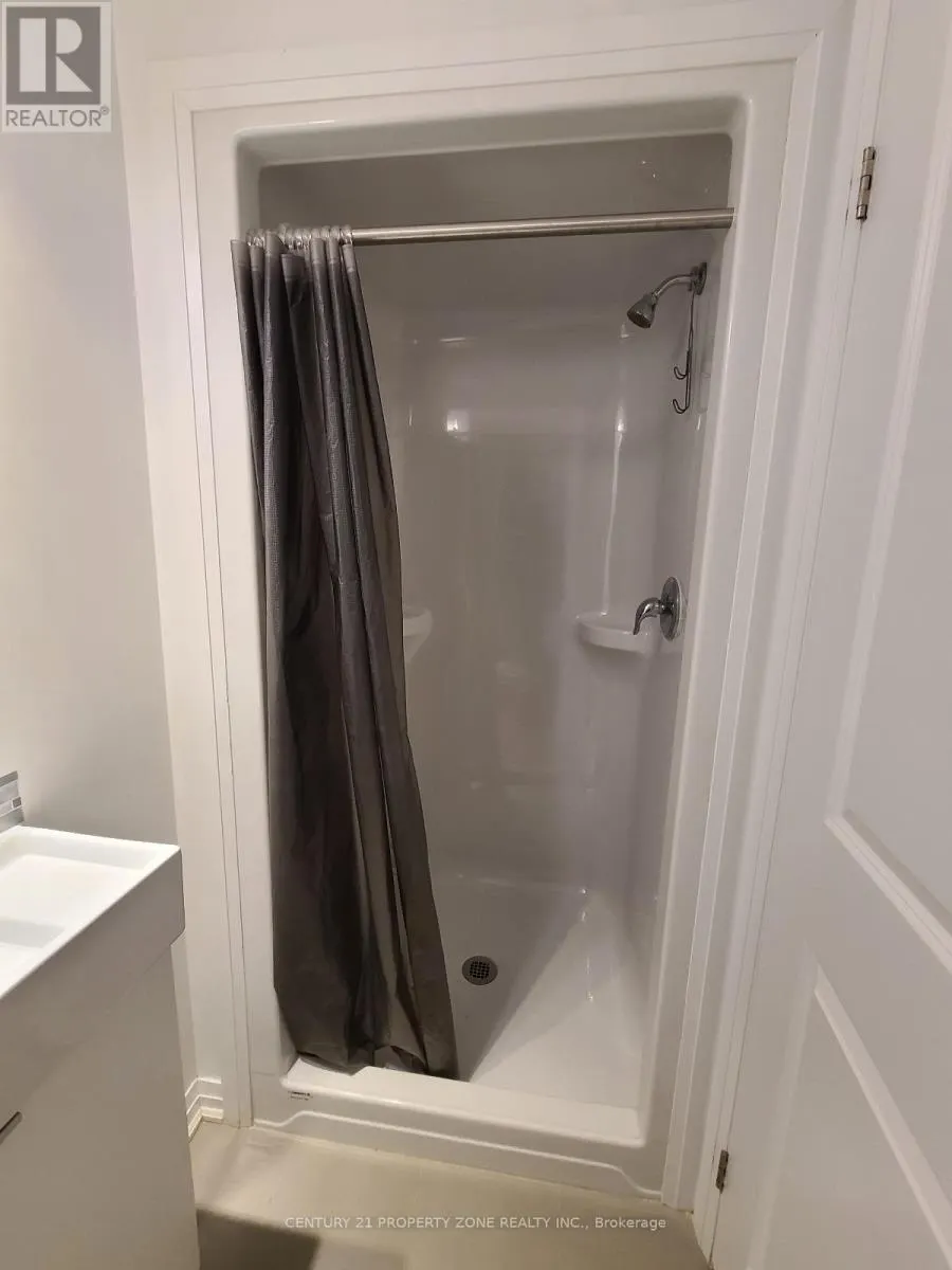 639 - 1900 SIMCOE STREET N