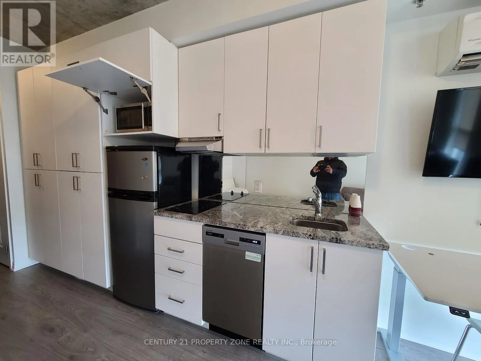 639 - 1900 SIMCOE STREET N