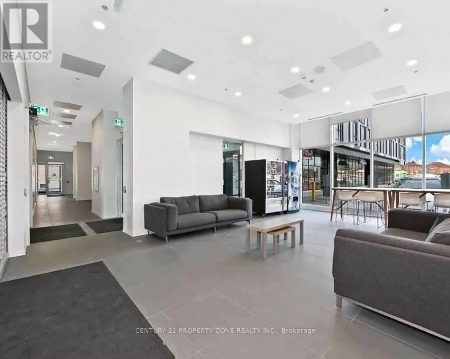 639 - 1900 SIMCOE STREET N