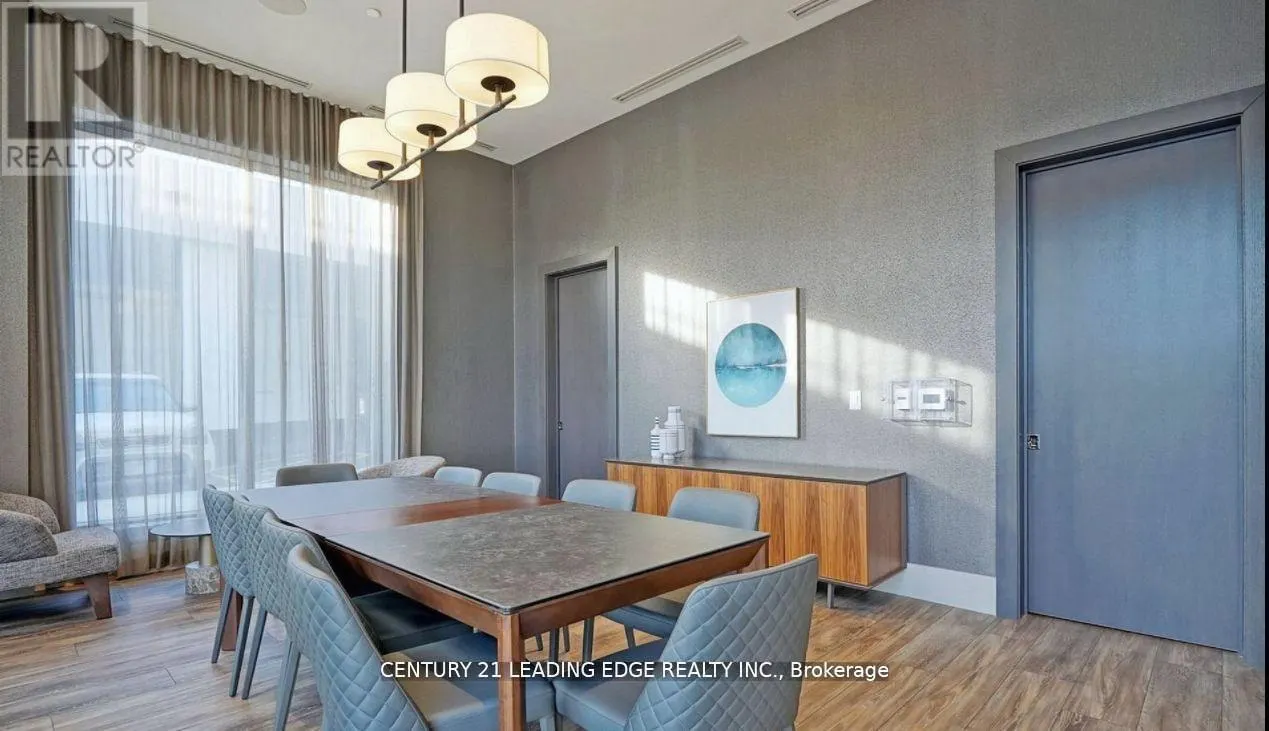 320 - 2550 SIMCOE STREET N