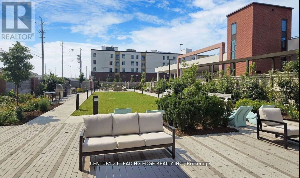 320 - 2550 SIMCOE STREET N