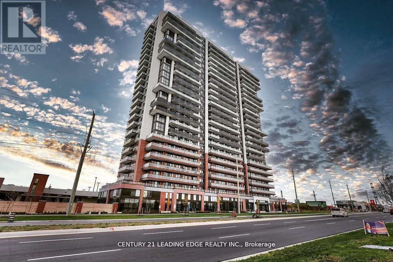 320 - 2550 SIMCOE STREET N