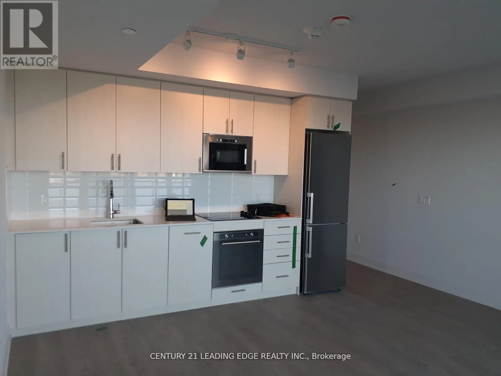 320 - 2550 SIMCOE STREET N