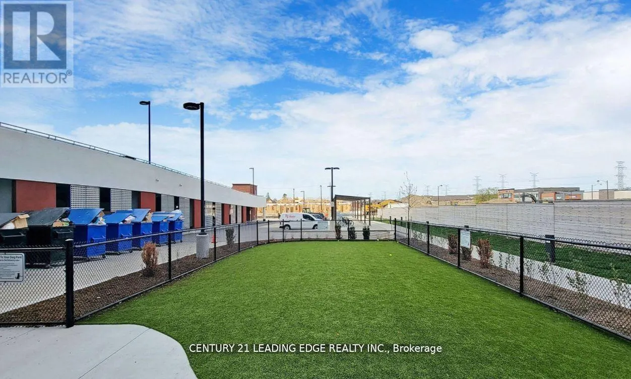 320 - 2550 SIMCOE STREET N