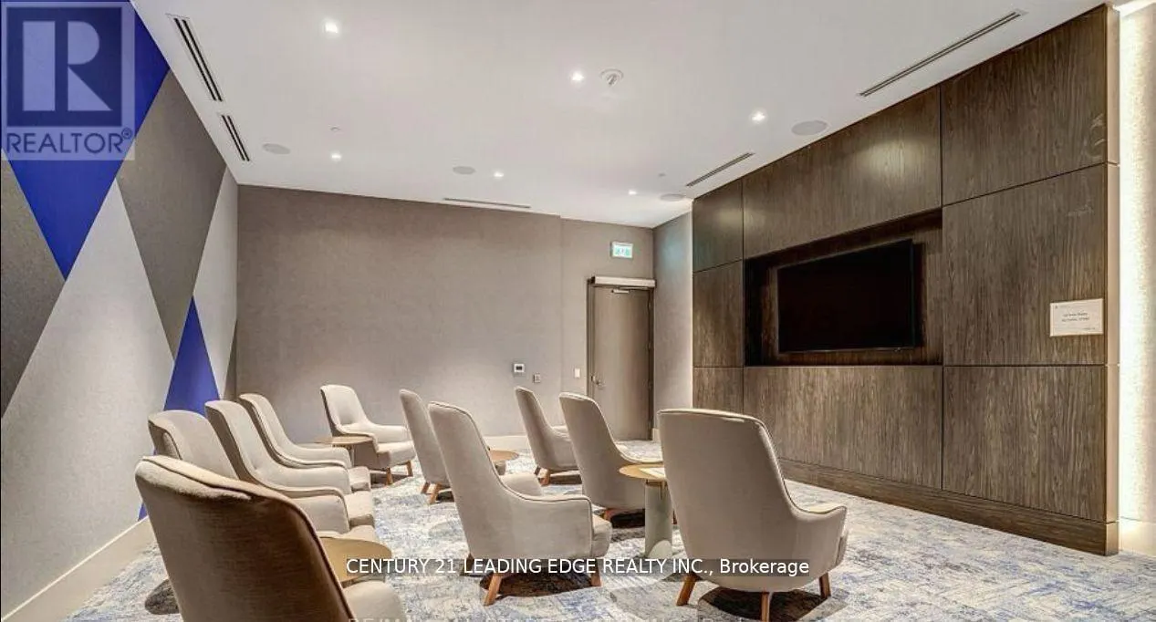 320 - 2550 SIMCOE STREET N